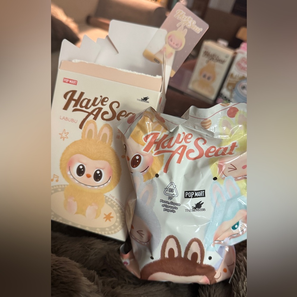 Si Si - POP MART Have A Seat LABUBU - CONFIRMED AUTHENTIC